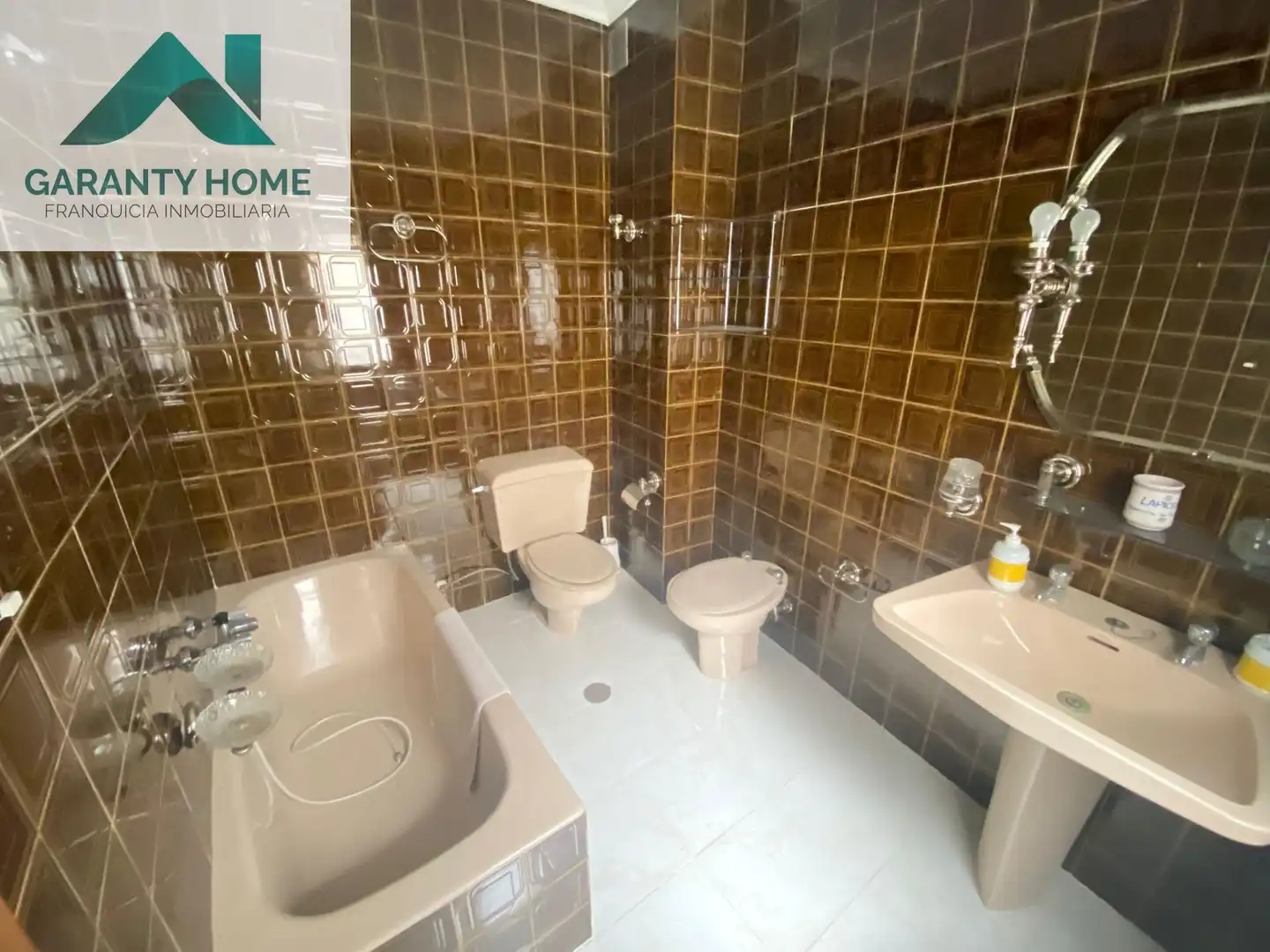 Baño de Piso en venta en Torredonjimeno con Amueblado