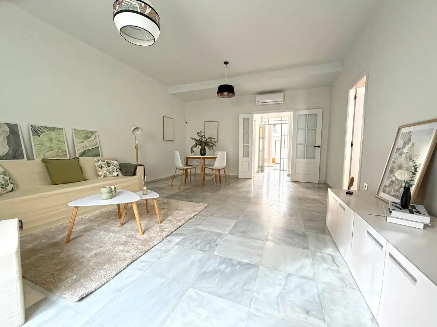 Sala d'estar de Casa adosada en venda en La Rinconada