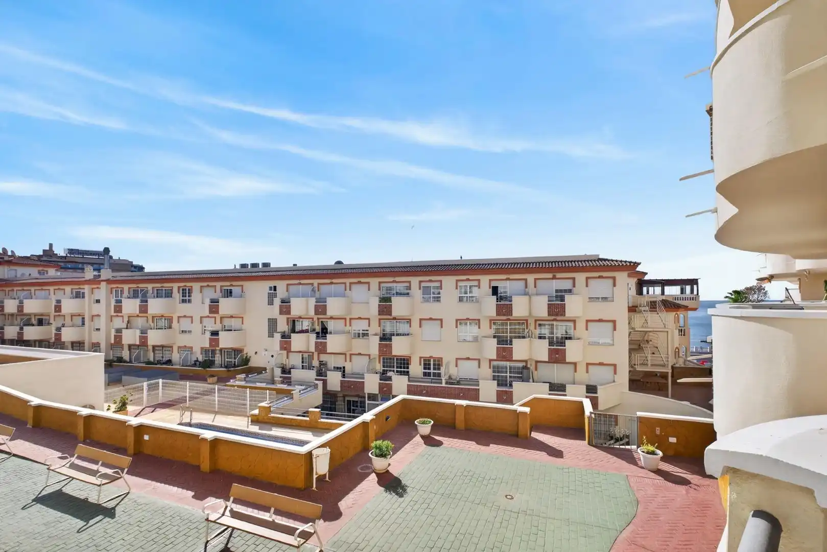 Vista exterior de Planta baixa en venda en Benalmádena amb Aire condicionat, Jardí privat i Terrassa