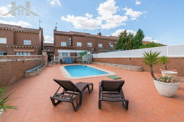 Casa adosada en Venta en Calle Isla de Formentera en Valle Grande