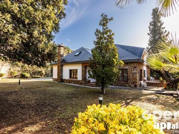 Villa con piscina in vendita a Airesol