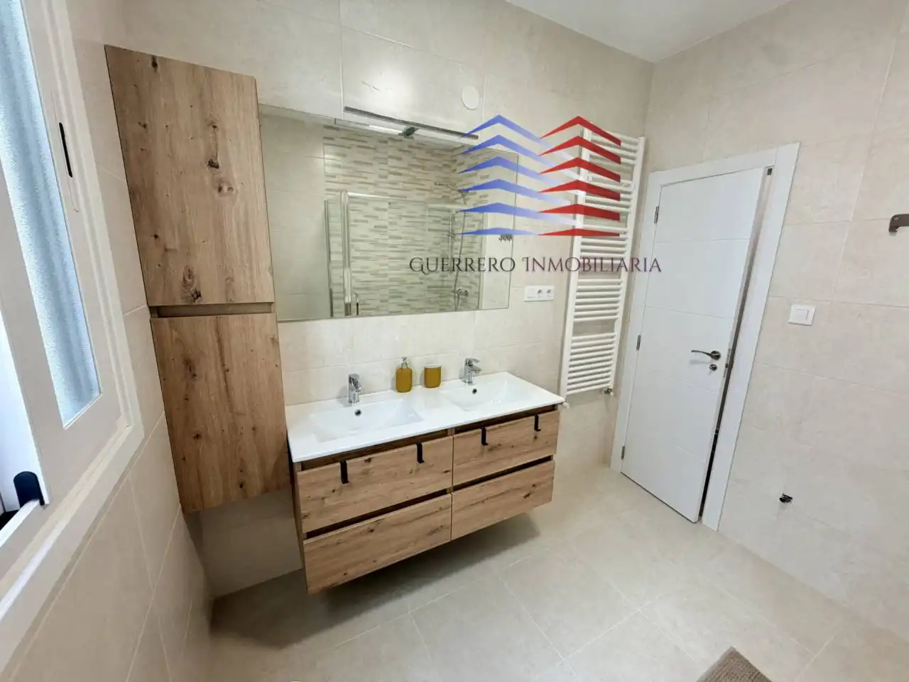 Badezimmer von Wohnung zur Miete in Ourense Capital  mit Heizung, Parkett und Möbliert