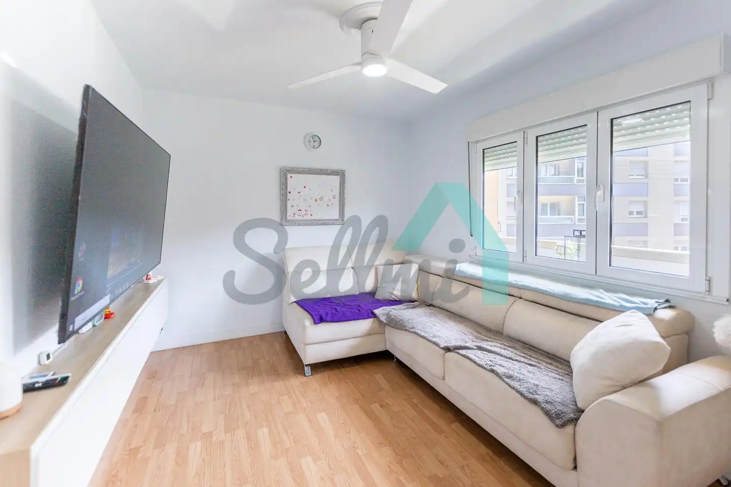 Living room of Flat for sale in Gijón   with Terrace and Furnished