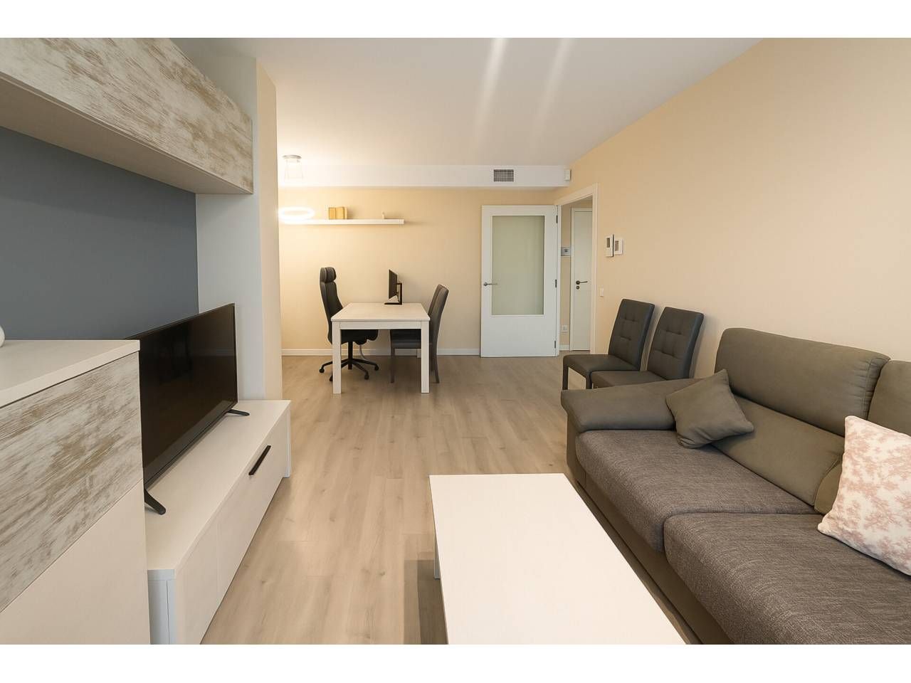 Living room of Flat for sale in Badalona  with Heating, Parquet flooring and Balcony
