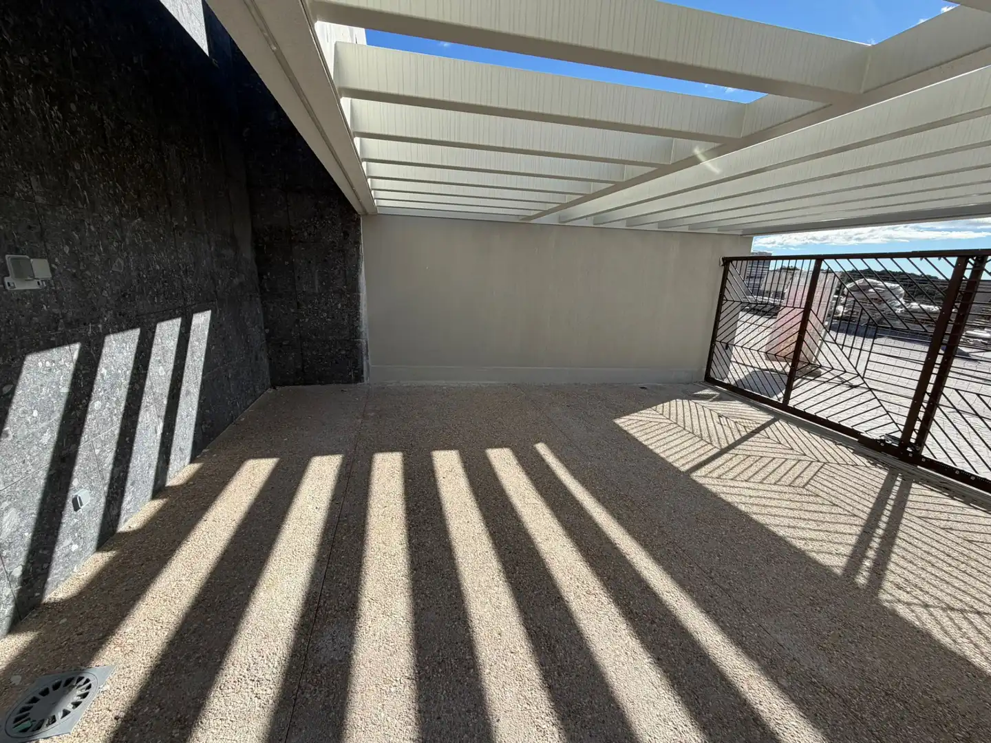 Terrassa de Casa adosada en venda en Torrelodones amb Aire condicionat, Calefacció i Jardí privat