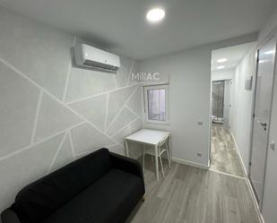 Bedroom of Flat for sale in  Madrid Capital  with Air Conditioner, Heating and Oven