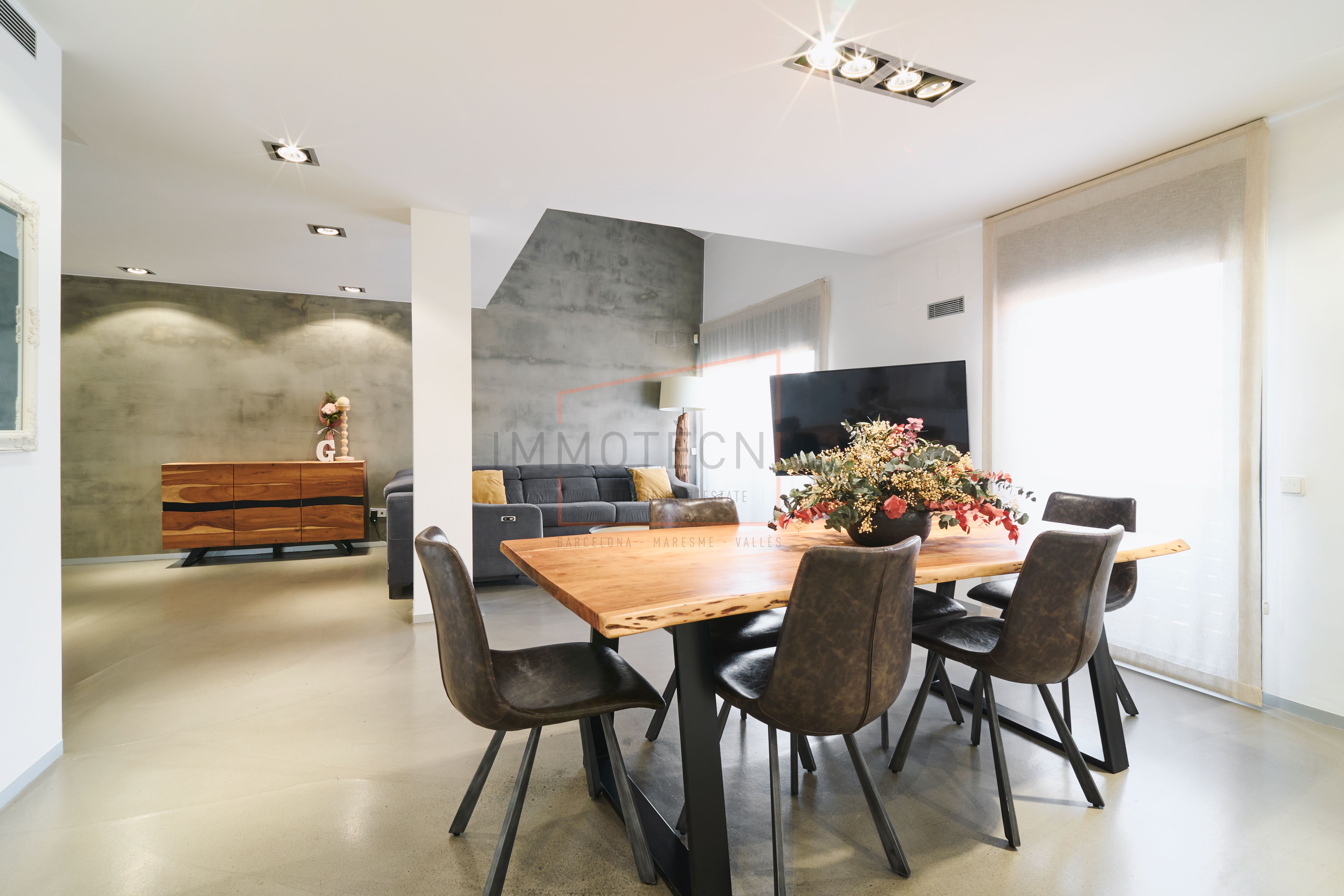 Living room of Duplex for sale in Granollers  with Air Conditioner, Heating and Balcony