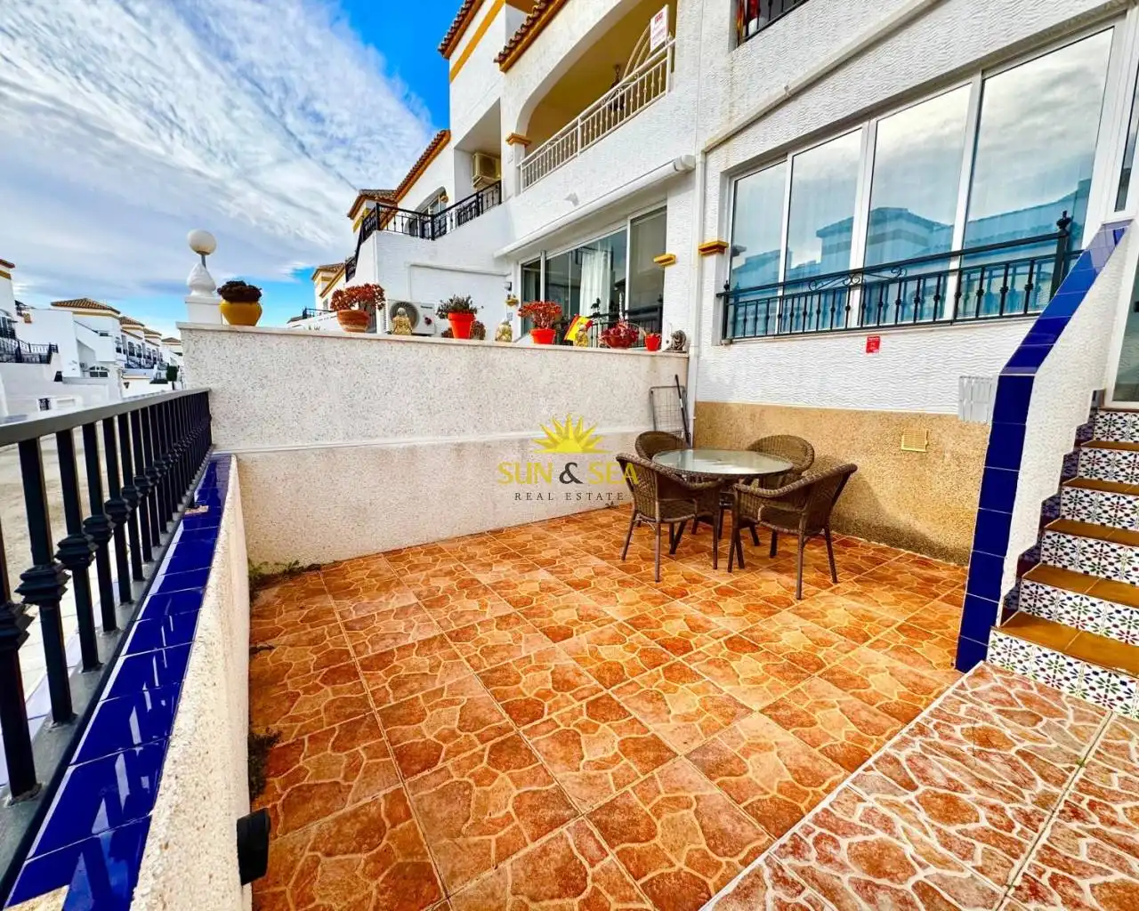 Vista exterior de Planta baja de alquiler en Orihuela con Aire acondicionado, Calefacción y Terraza