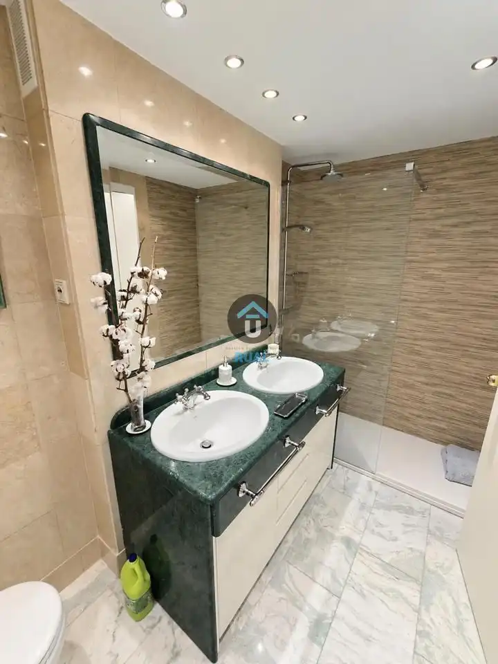 Badezimmer von Wohnung zur Miete in Madrid mit Klimaanlage, Heizung und Parkett