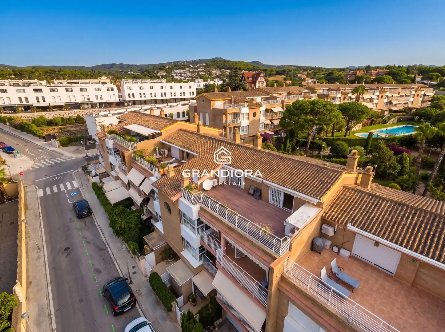 Außenansicht von Maisonette zur Miete in Sant Andreu de Llavaneres mit Klimaanlage, Terrasse und Schwimmbad