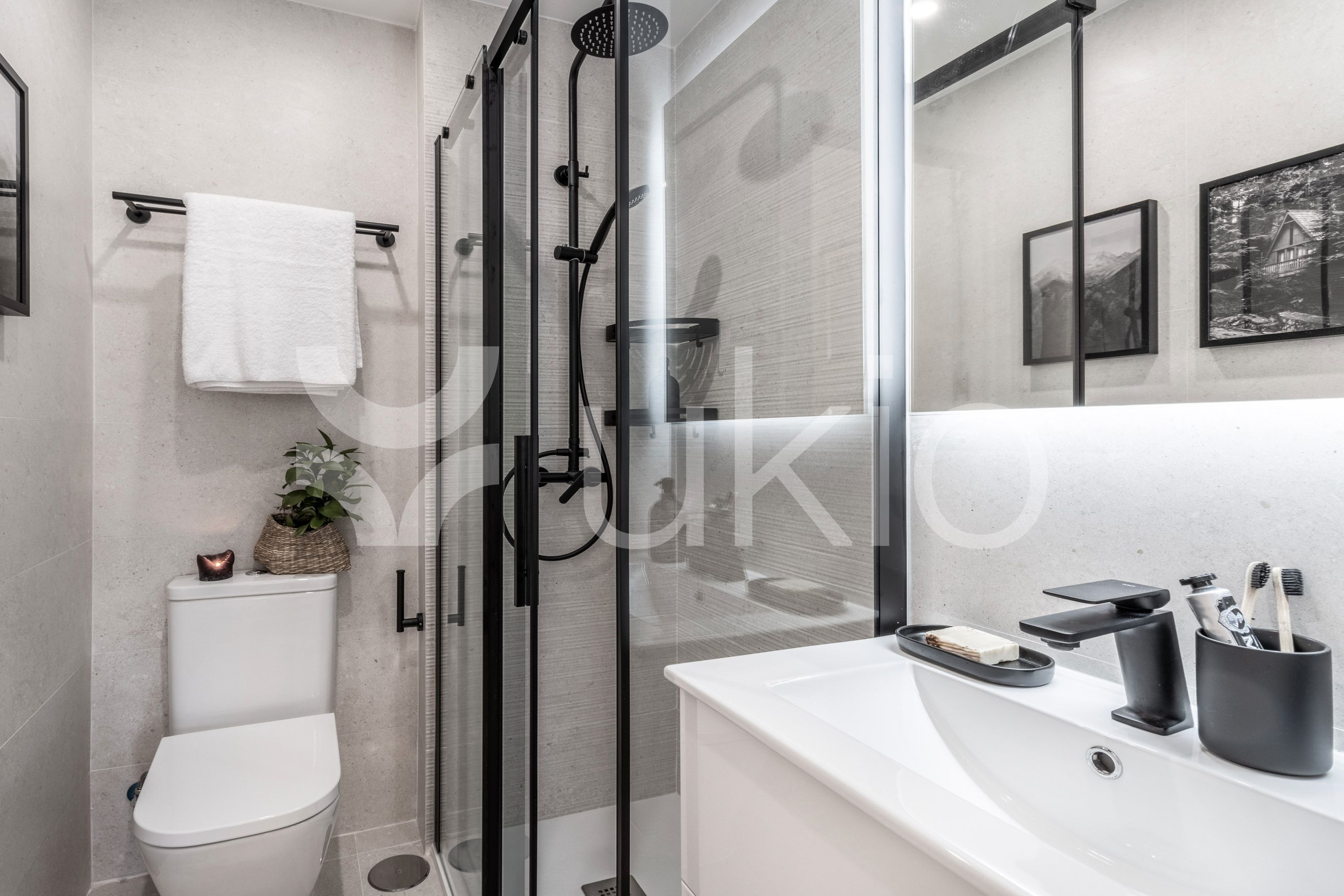 Baño de Apartamento de alquiler en  Madrid Capital con Terraza, Amueblado y Horno