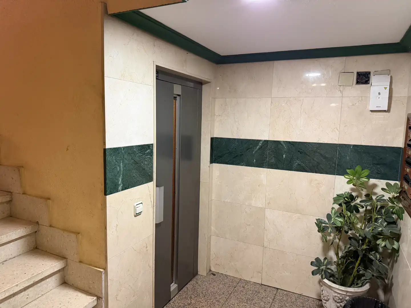 Pis en venda en Oviedo  amb Calefacció, Parquet i Terrassa