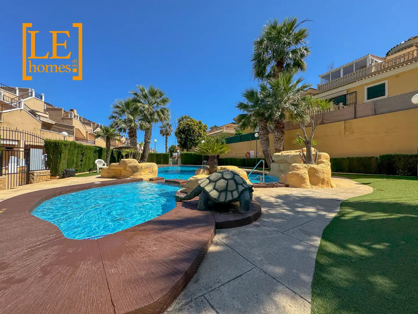 Piscina de Apartament en venda en Orihuela amb Aire condicionat, Moblat i Forn