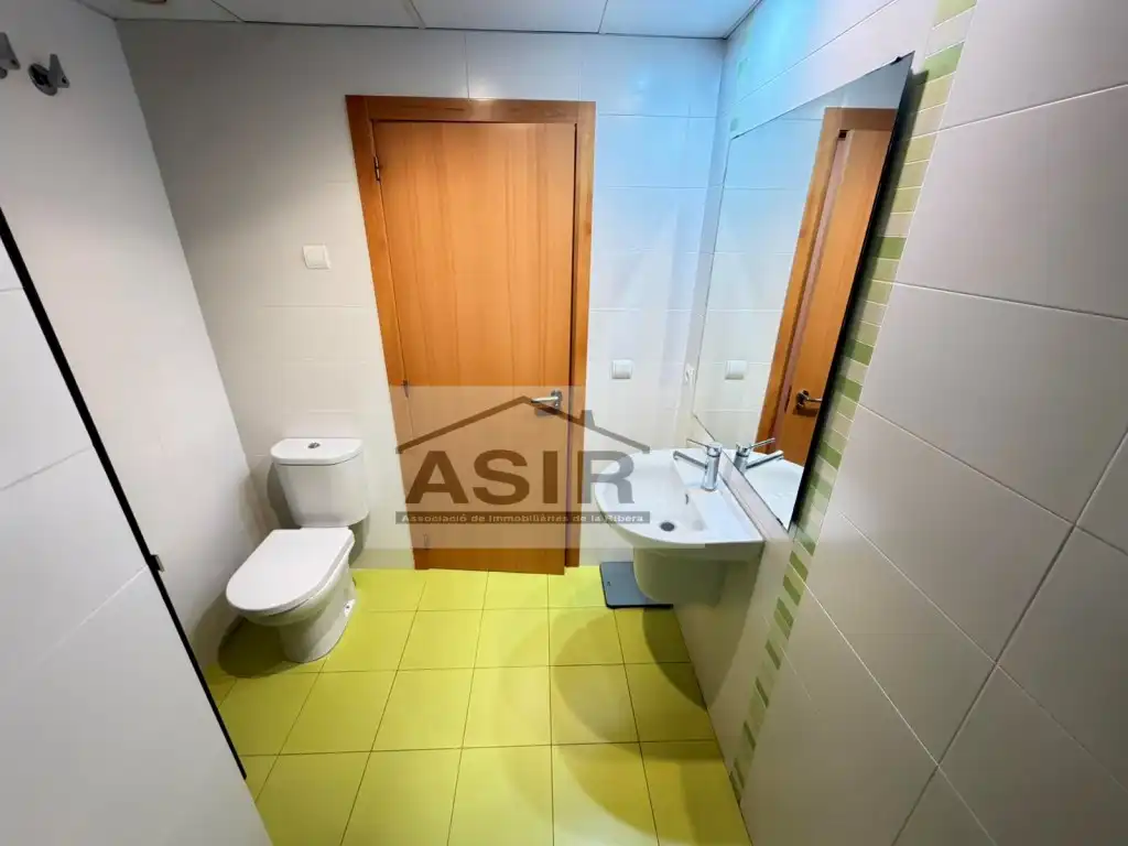 Bany de Pis en venda en Alzira amb Aire condicionat i Terrassa