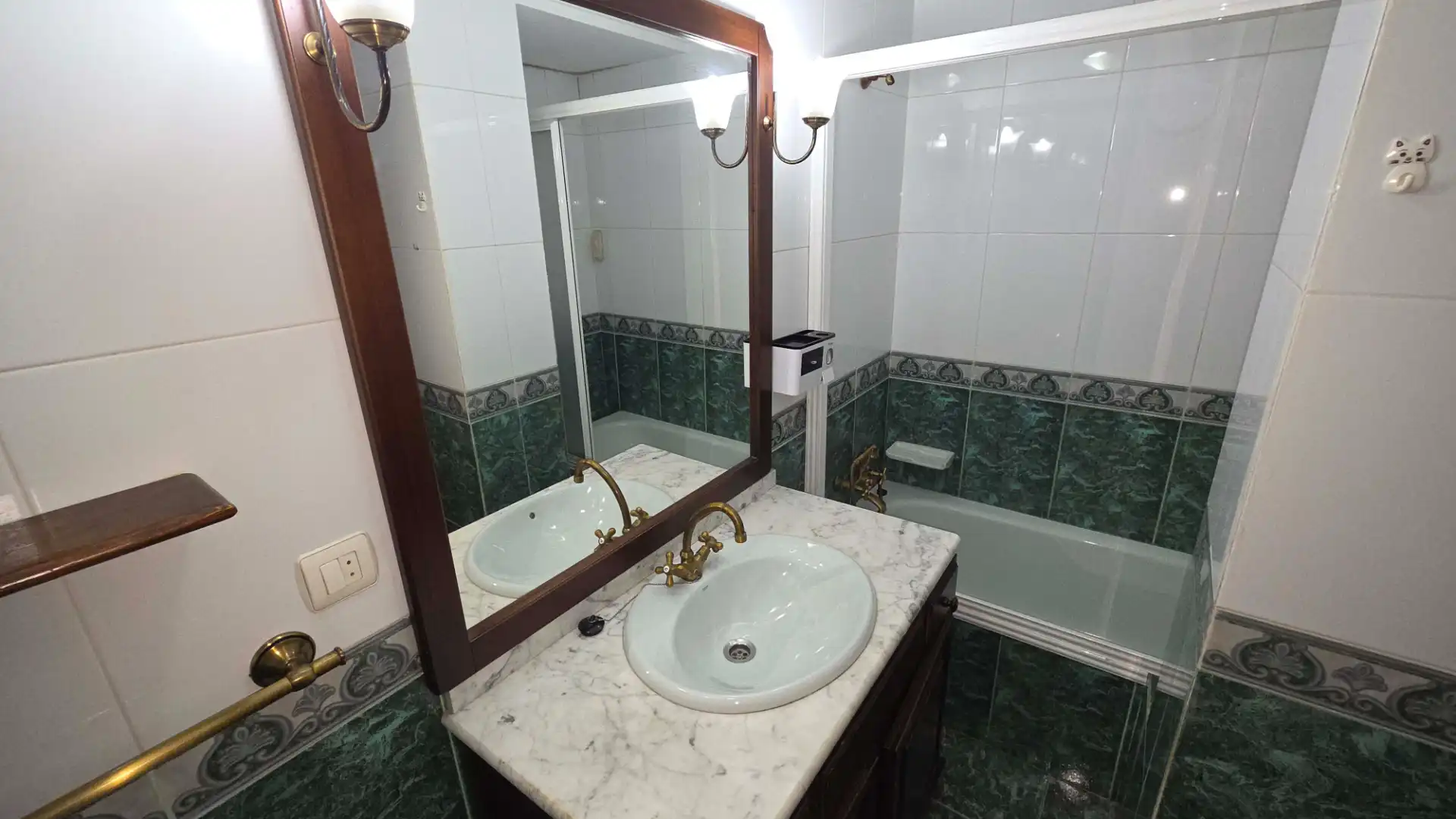 Badezimmer von Wohnung zum Verkauf in San Martín del Rey Aurelio mit Heizung, Parkett und Terrasse