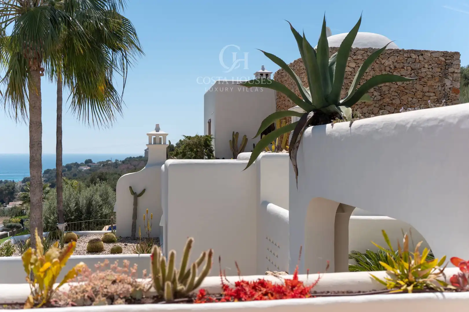 Vista exterior de Casa o xalet en venda en Moraira amb Aire condicionat, Calefacció i Jardí privat