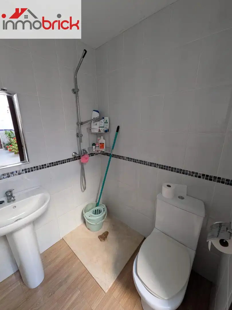 Bathroom of Houses for sale in Aguilar de la Frontera  with Air Conditioner and Terrace