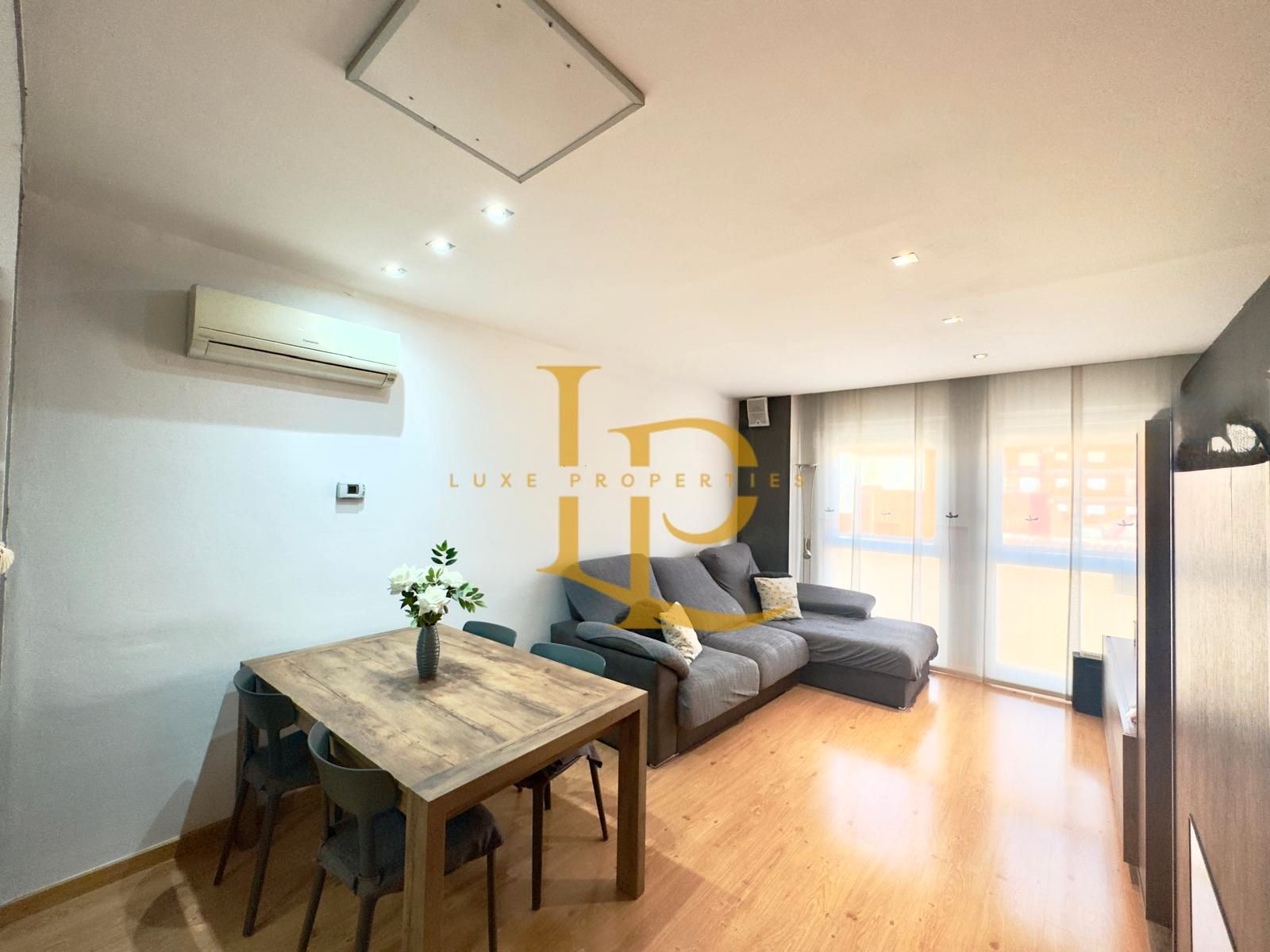 Living room of Duplex for sale in Sabadell  with Air Conditioner, Heating and Parquet flooring