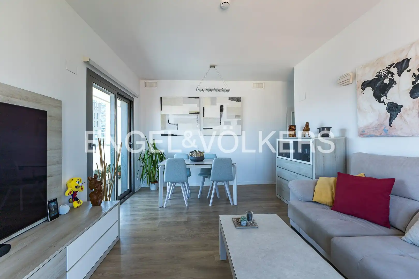 Living room of Flat for sale in L'Hospitalet de Llobregat  with Air Conditioner, Heating and Parquet flooring