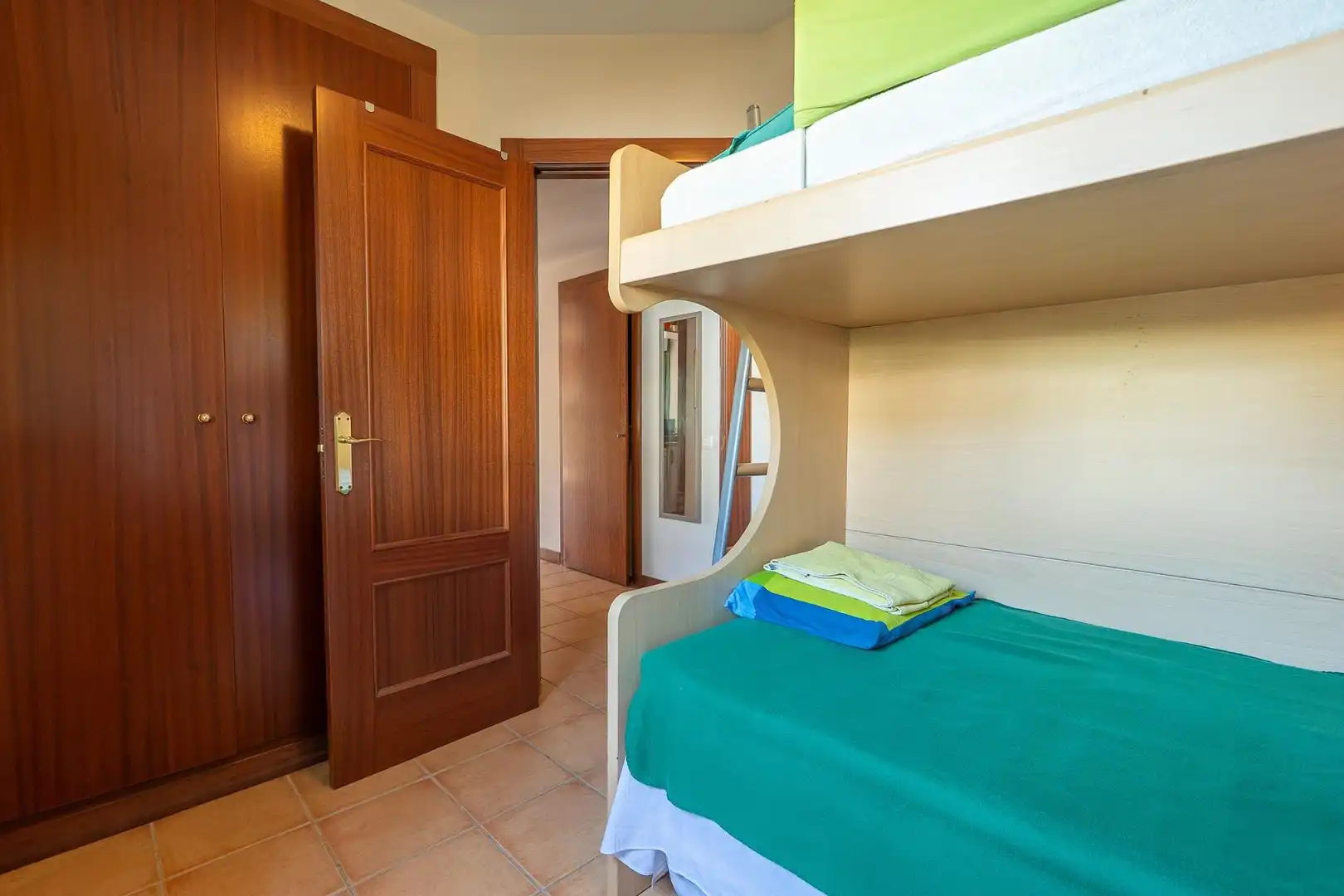Schlafzimmer von Erdgeschoss zum Verkauf in Amposta mit Terrasse, Abstellraum und Möbliert