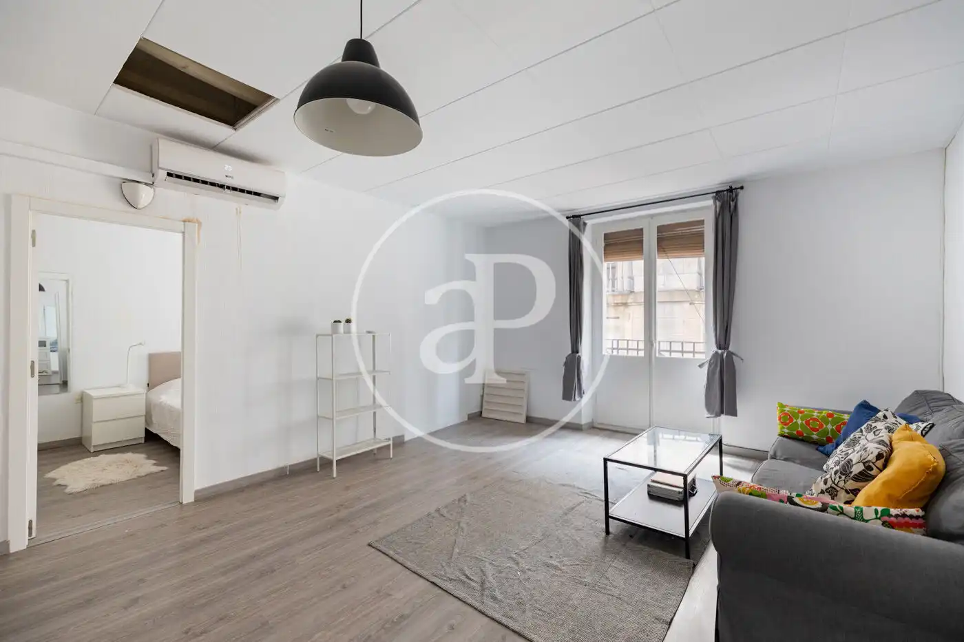 Living room of Flat for sale in Barcelona  with Heating, Furnished and Balcony