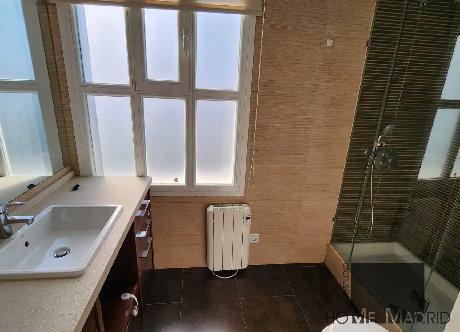 Baño de Piso de alquiler en Madrid con Aire acondicionado, Calefacción y Parquet