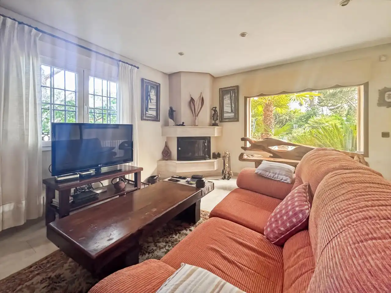 Sala d'estar de Casa o xalet en venda en Galapagar amb Calefacció, Jardí privat i Parquet