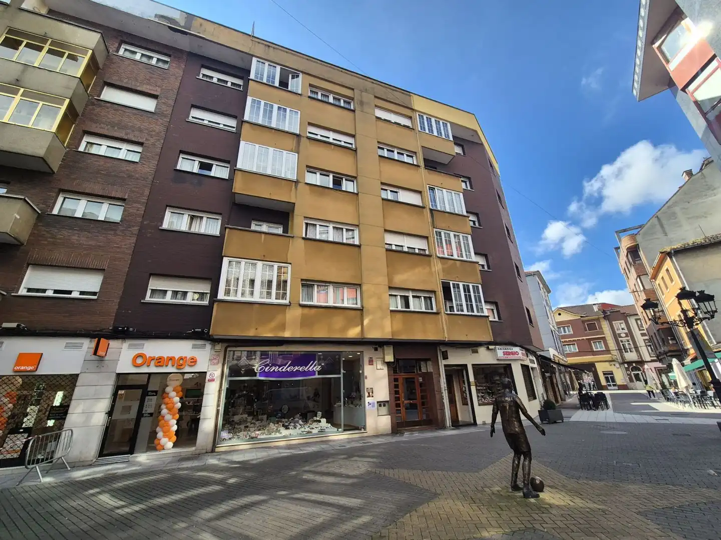 Vista exterior de Pis en venda en Langreo amb Calefacció