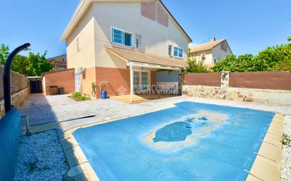 Piscina de Casa adosada en venda en Cabanillas del Campo amb Aire condicionat, Calefacció i Parquet