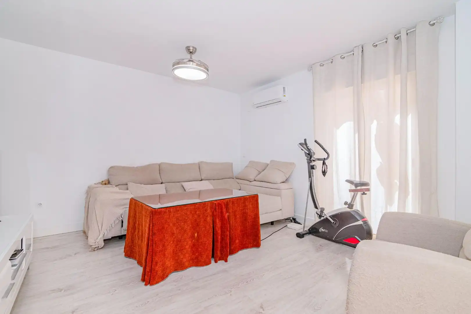 Sala de estar de Planta baja en venta en La Zubia con Aire acondicionado, Calefacción y Amueblado
