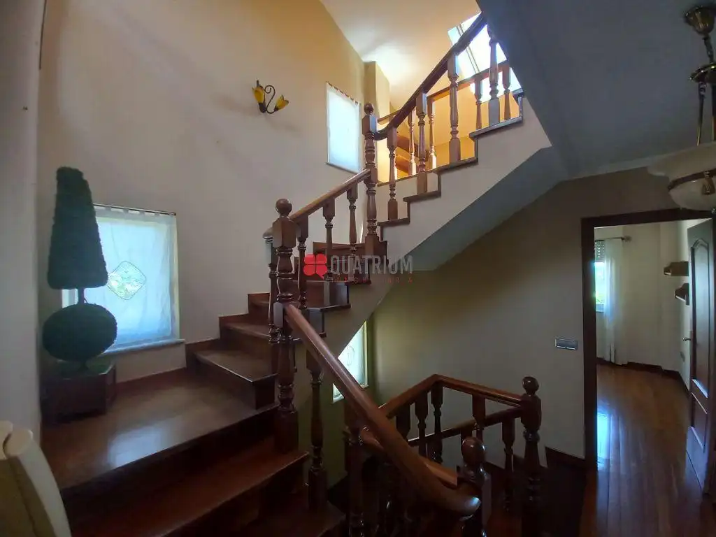 Casa o chalet de alquiler en Santiago de Compostela  con Calefacción, Jardín privado y Trastero