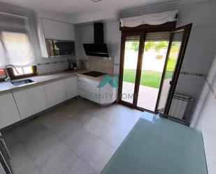 Kitchen of Single-family semi-detached for sale in Hazas de Cesto  with Heating, Private garden and Terrace