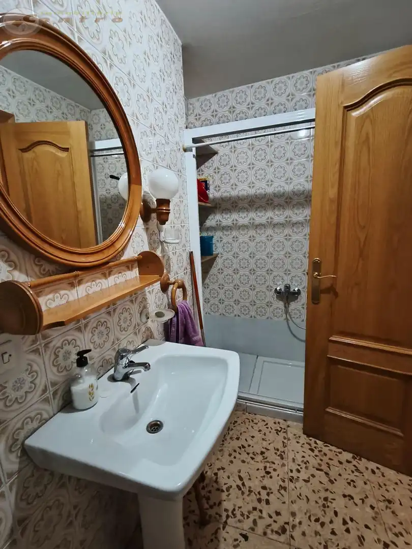 Baño de Piso para compartir en Albacete con Calefacción, Amueblado y Balcón