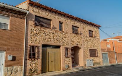 Vista exterior de Casa adosada en venda en Cobeja amb Terrassa i Traster