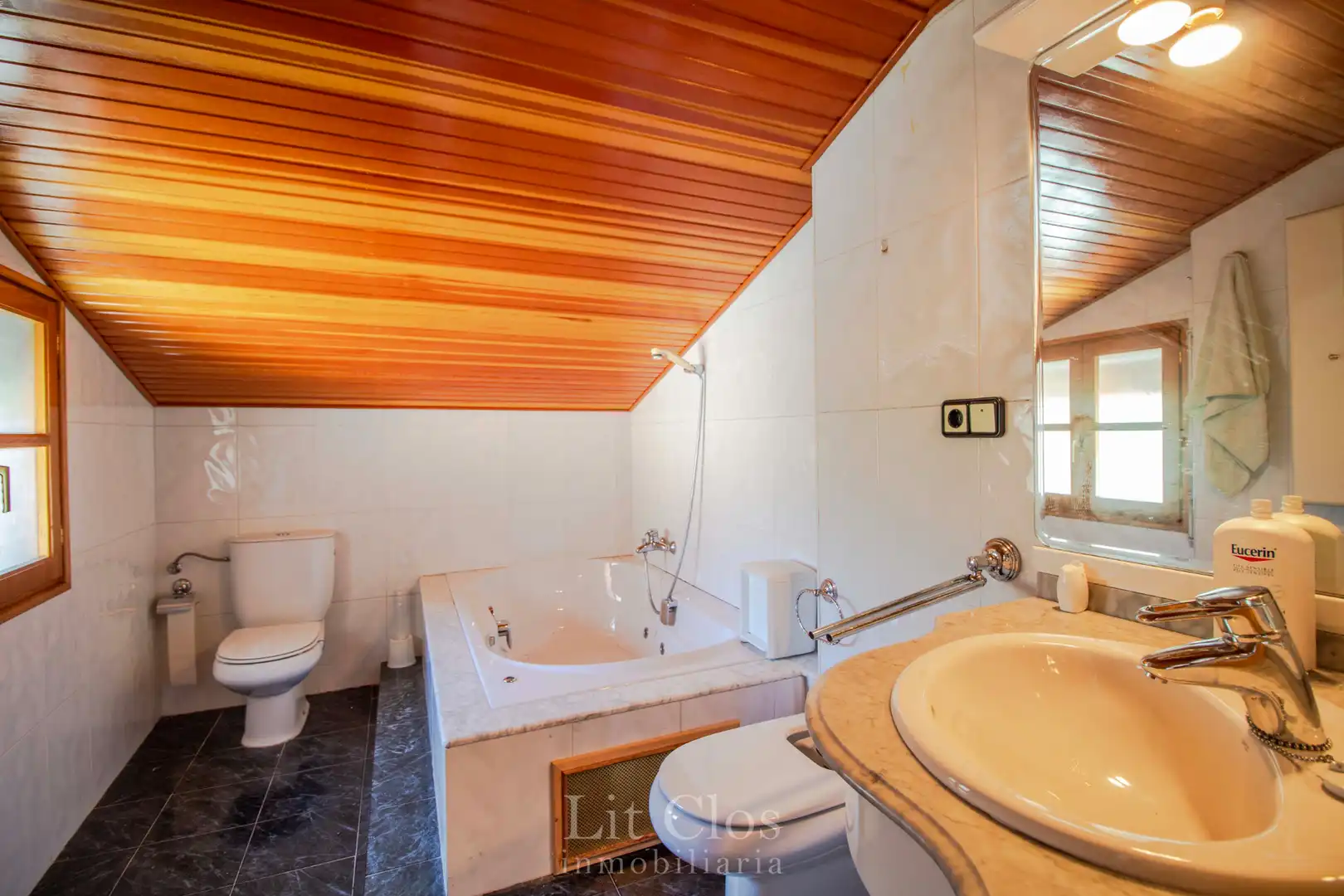 Bathroom of Houses for sale in Carballeda de Valdeorras  with Air Conditioner, Heating and Private garden