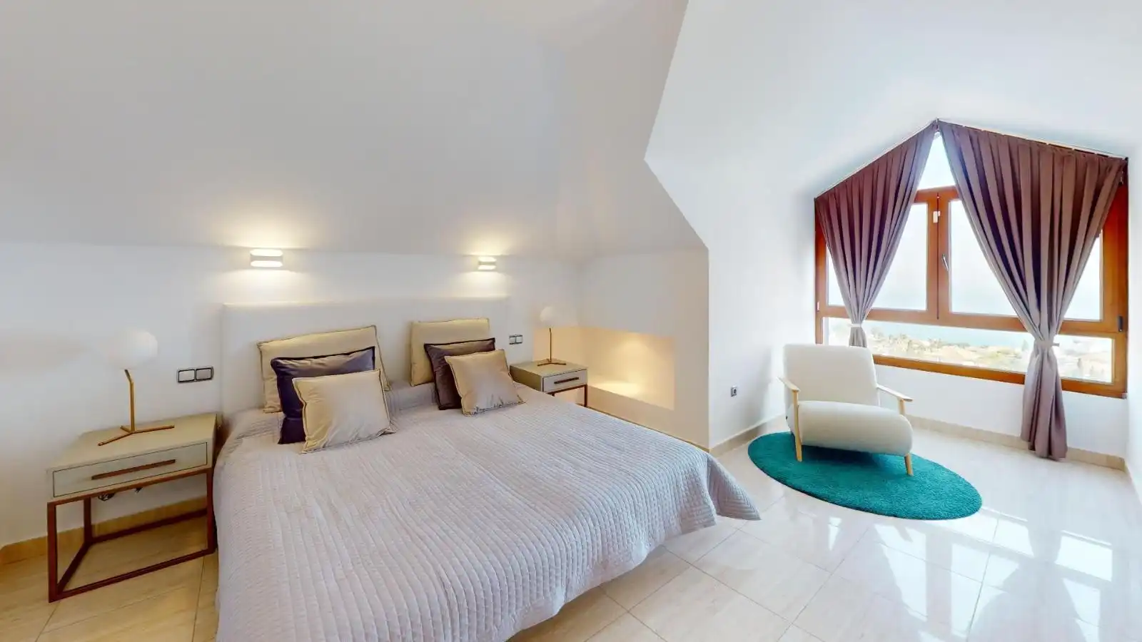 Schlafzimmer von Dachboden zum Verkauf in Fuengirola mit Klimaanlage, Terrasse und Gemeinschaftspool