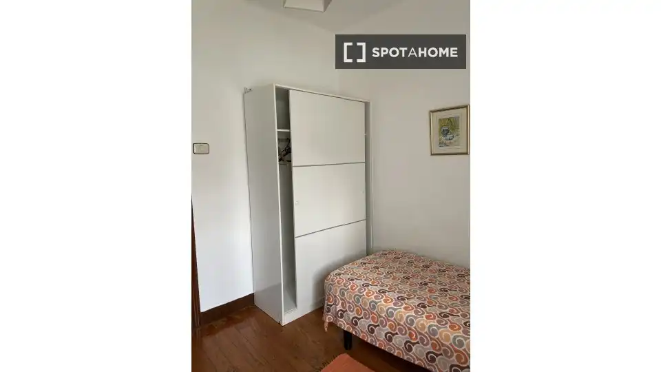 Room in Plaza España - Corte Inglés