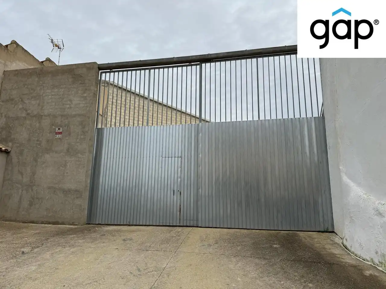 Außenansicht von Fabrikhallen zum Verkauf in Villares del Saz