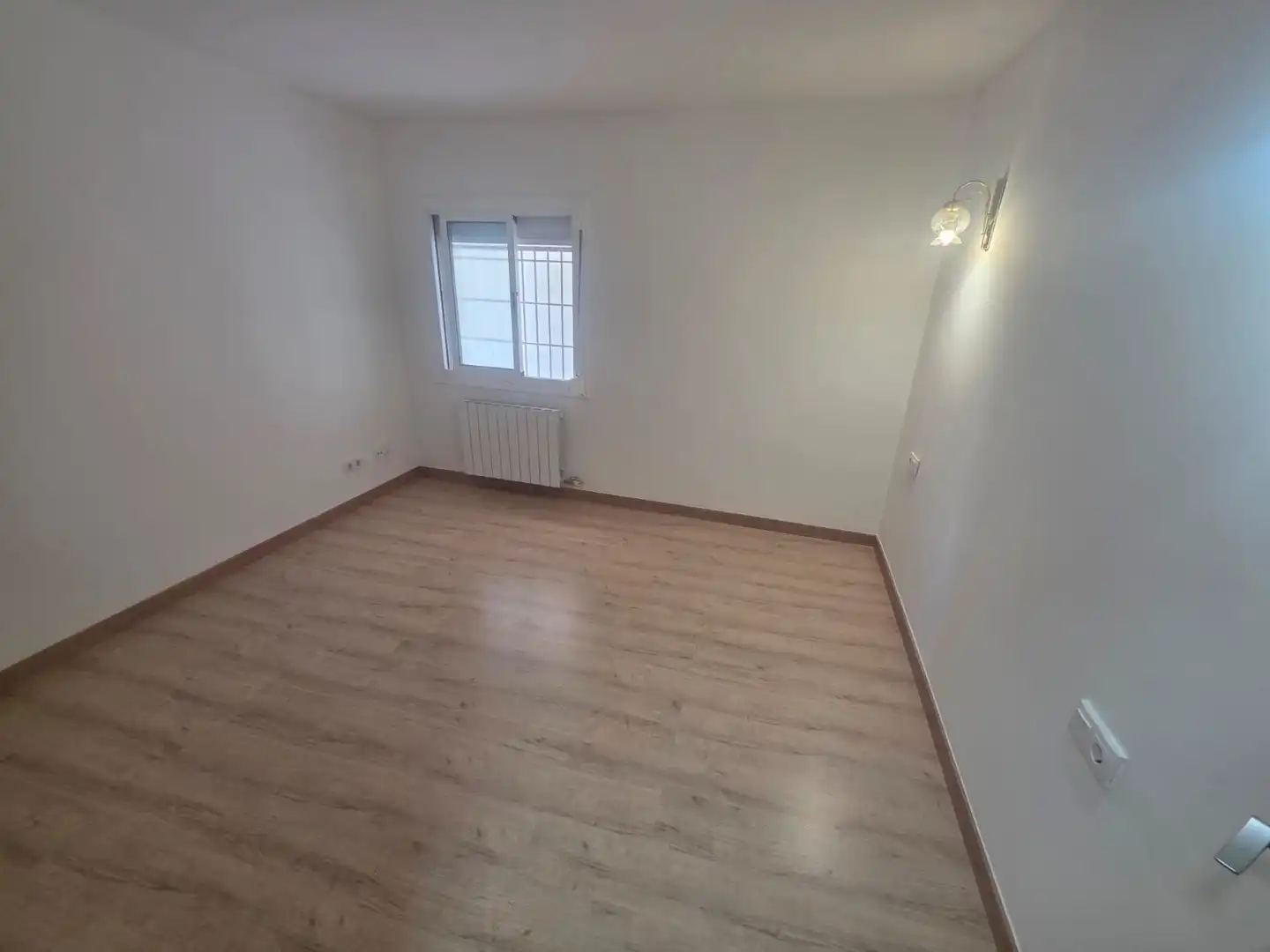 Piso en venta en L'Hospitalet de Llobregat con Calefacción, Parquet y Amueblado