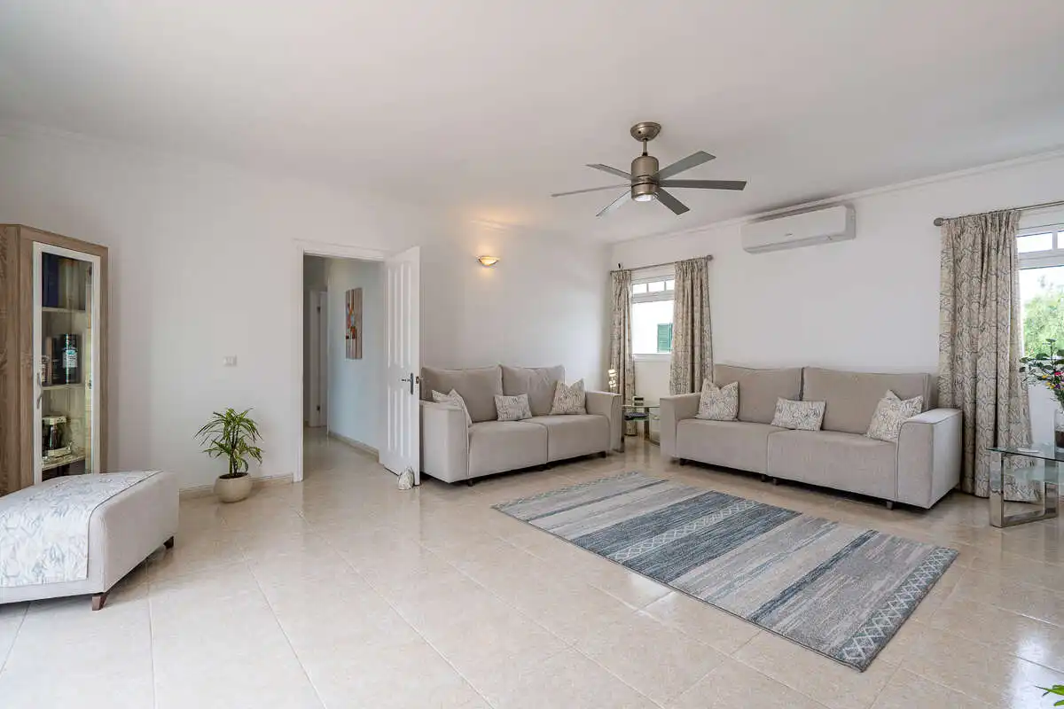Sala d'estar de Casa o xalet en venda en Yaiza amb Traster, Piscina i Moblat