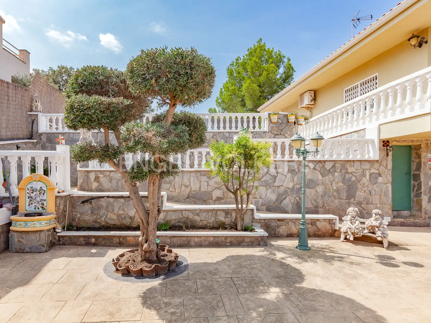 Vista exterior de Casa o chalet en venta en Terrassa con Aire acondicionado, Calefacción y Terraza