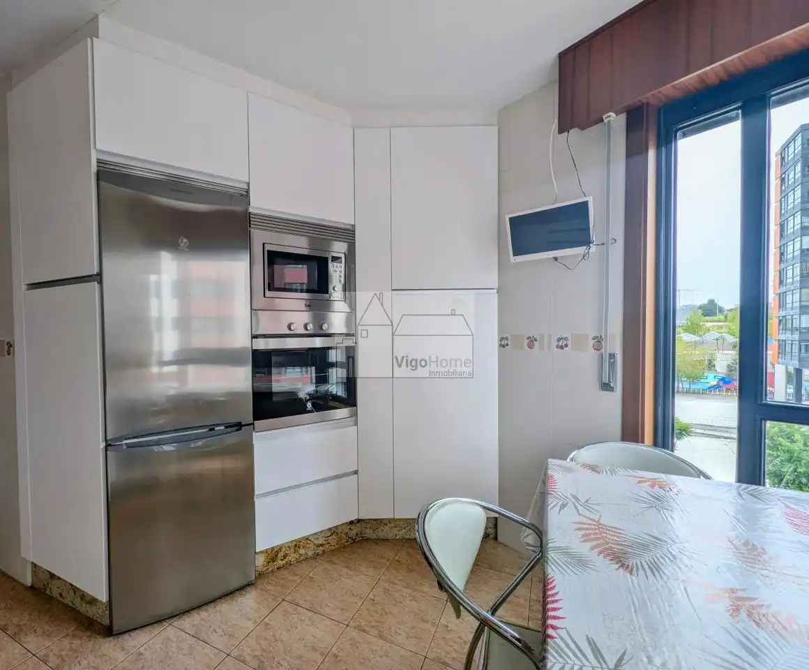 Kitchen of Flat for rent in Vigo   with Heating and Furnished