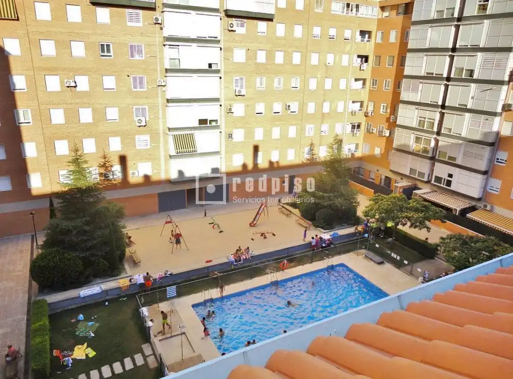 Swimming pool of Flat for sale in Madrid  with Air Conditioner, Heating and Private garden