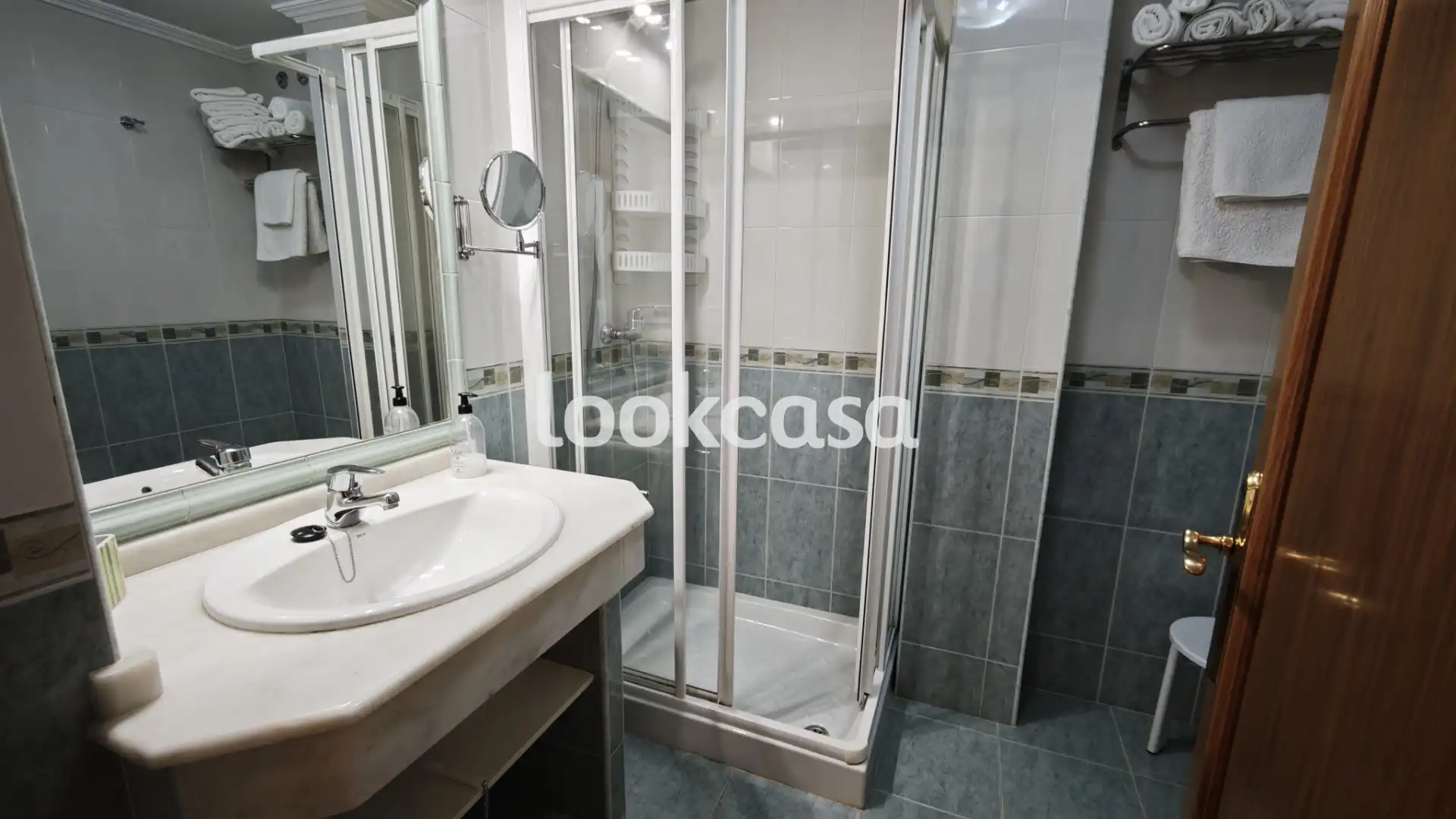 Bathroom of Flat for sale in Sanxenxo  with Heating, Private garden and Parquet flooring