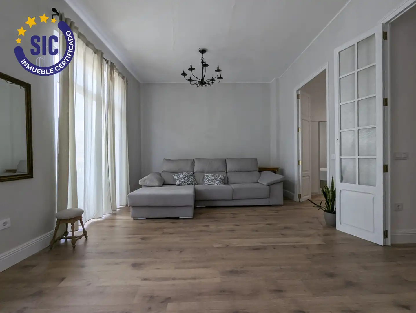 Sala d'estar de Pis en venda en Valencia amb Balcó