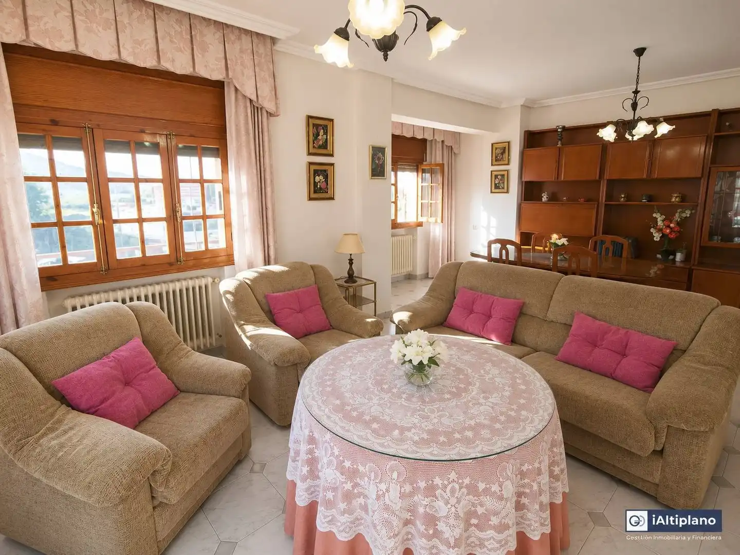 Sala de estar de Piso en venta en Baza con Calefacción, Terraza y Trastero