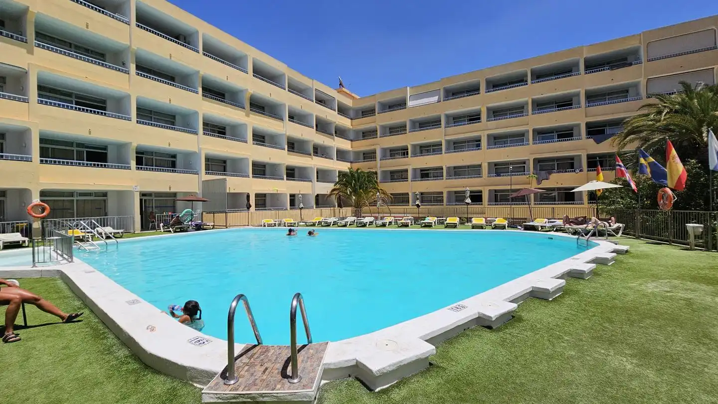 Piscina de Planta baixa en venda en San Bartolomé de Tirajana amb Terrassa, Moblat i Piscina comunitària