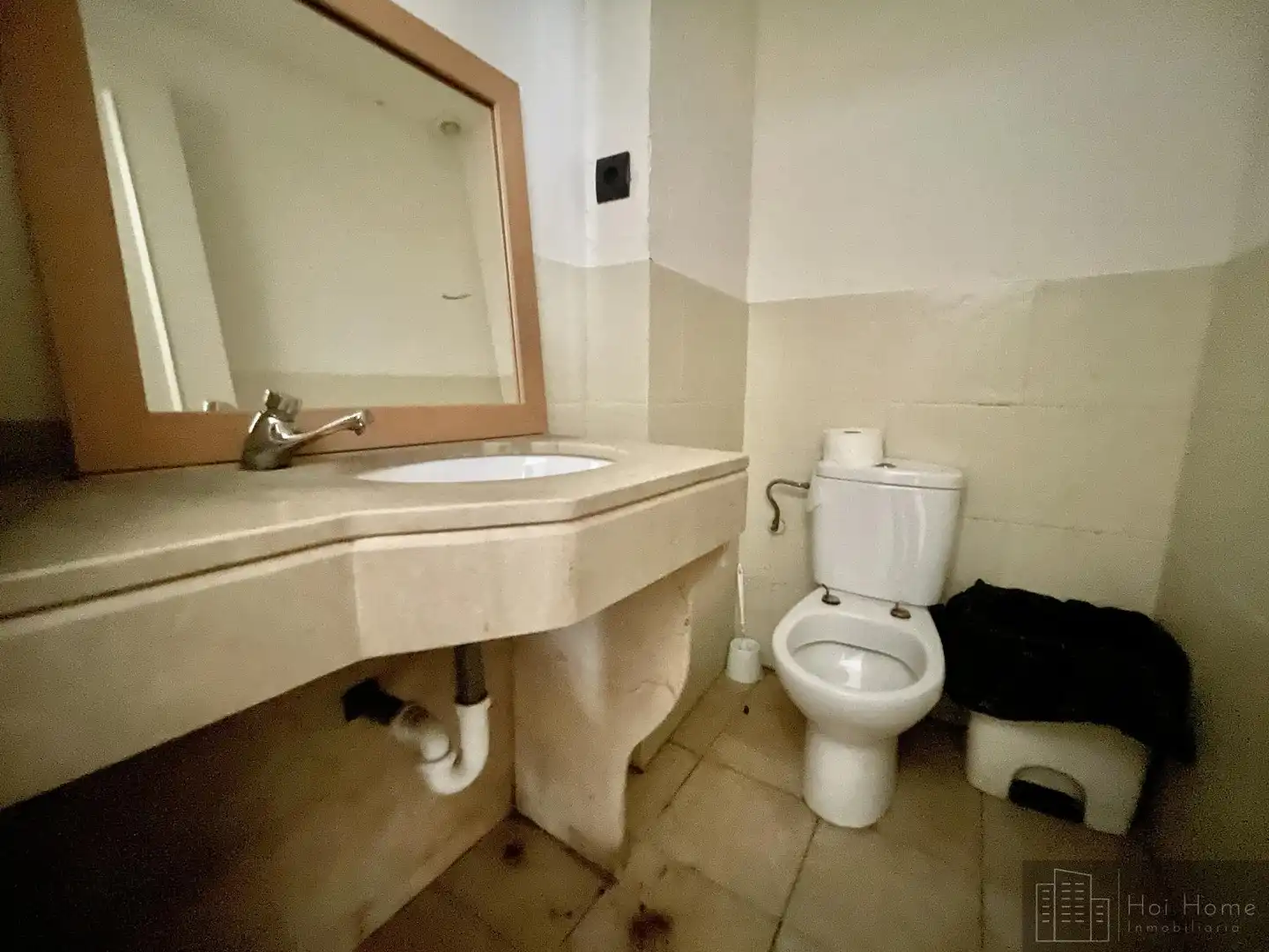 Bathroom of Commercial properties for sale in El Puerto de Santa María