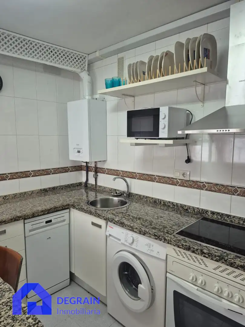 Cuina de Pis de lloguer en Oviedo  amb Calefacció, Terrassa i Traster