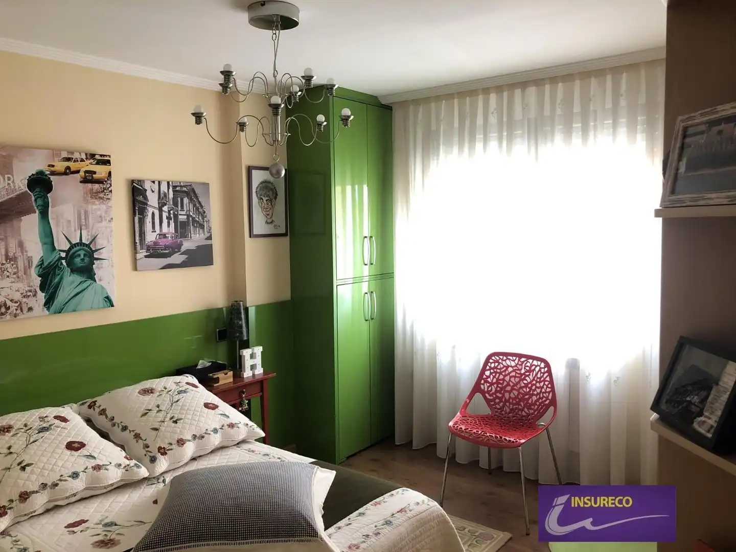 Dormitori de Casa o xalet en venda en León Capital  amb Calefacció, Jardí privat i Traster